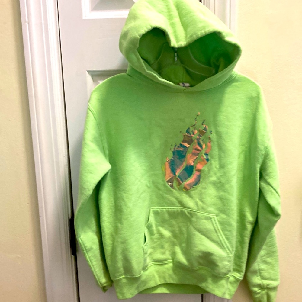 Preston plays green hoodie. Size youth medium